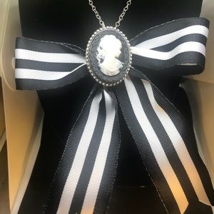Cameo necklace bow brooch